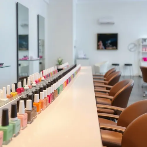 Maniküre-Station mit Nagellacken